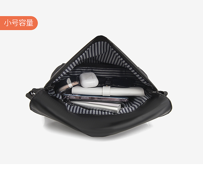 这两年邮差胸包很受欢迎 这款包也是畅销款