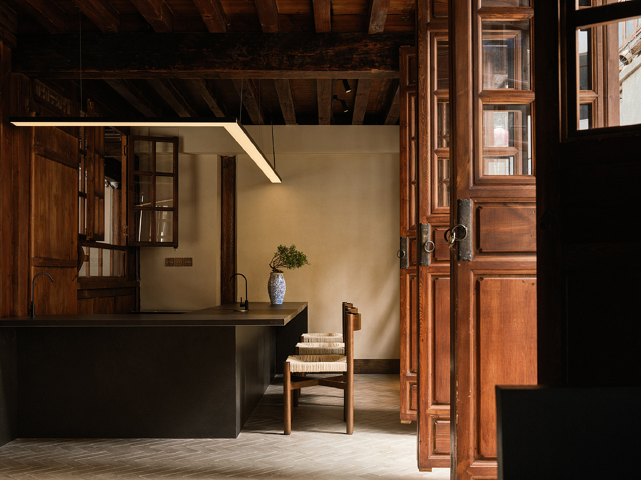 门头的招牌,邀请一双双善于发现美的眼睛,一些不期而遇的惊喜就在旅途中等待唤醒。