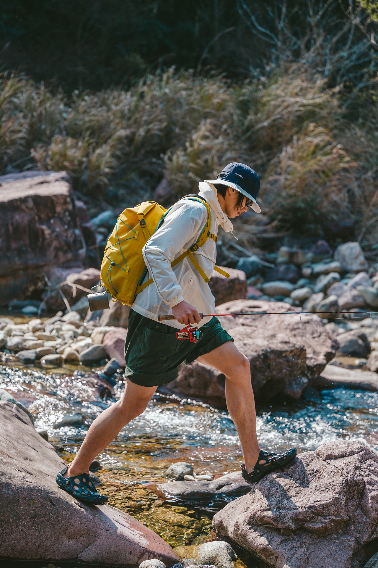 户外徒步溯溪防水包拍摄（图ZMzg4MDgzNjMy） - 产品摄影 - 站酷设计师AlexChu0321原创素材 - 站酷ZCOOL