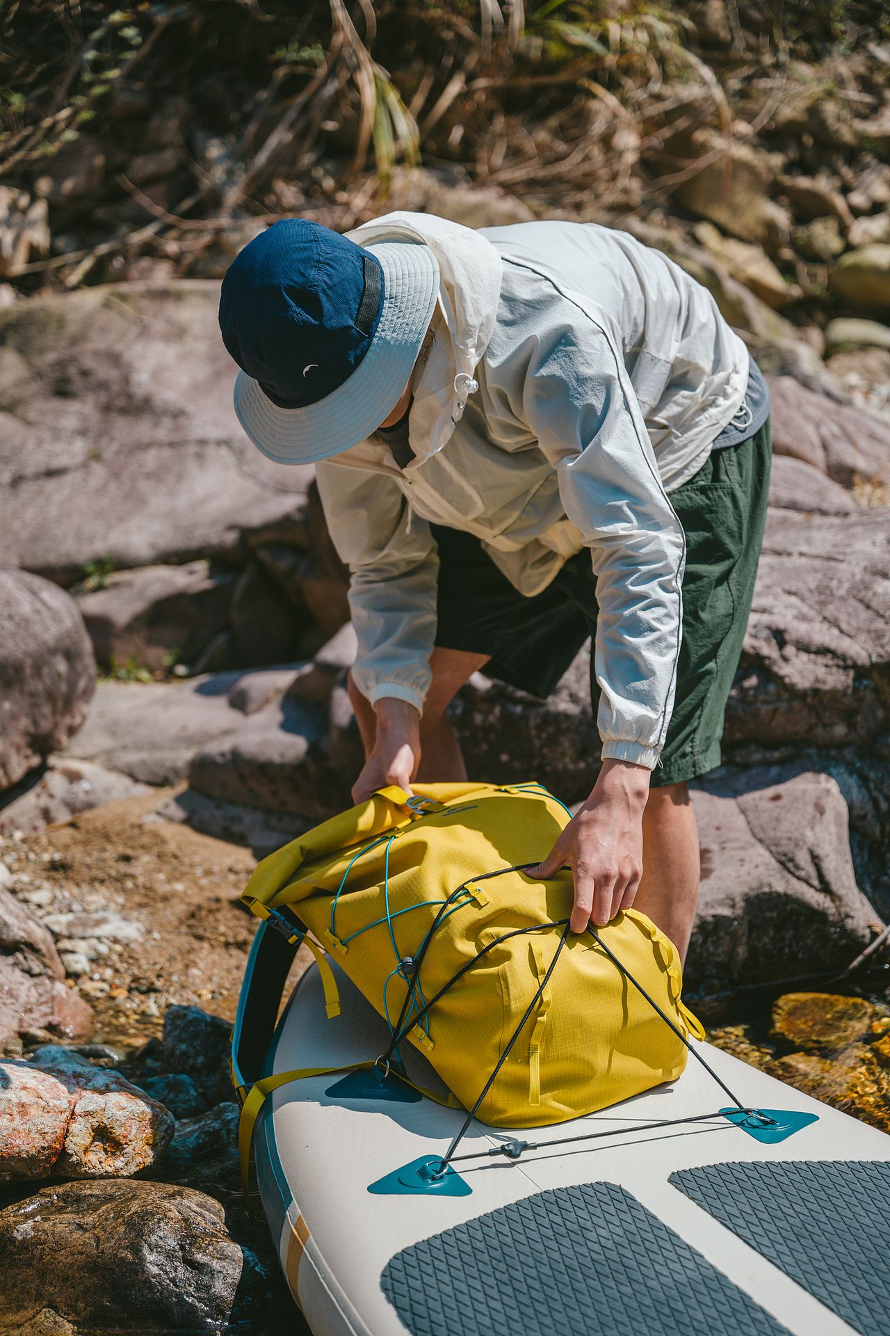 户外徒步溯溪防水包拍摄（图ZMzg4MDgzNjEy） - 产品摄影 - 站酷设计师AlexChu0321原创素材 - 站酷ZCOOL