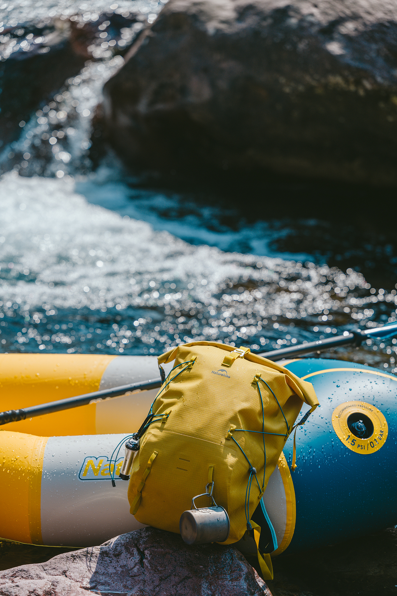 户外徒步溯溪防水包拍摄（图ZMzg4MDgzNjI4） - 产品摄影 - 站酷设计师AlexChu0321原创素材 - 站酷ZCOOL
