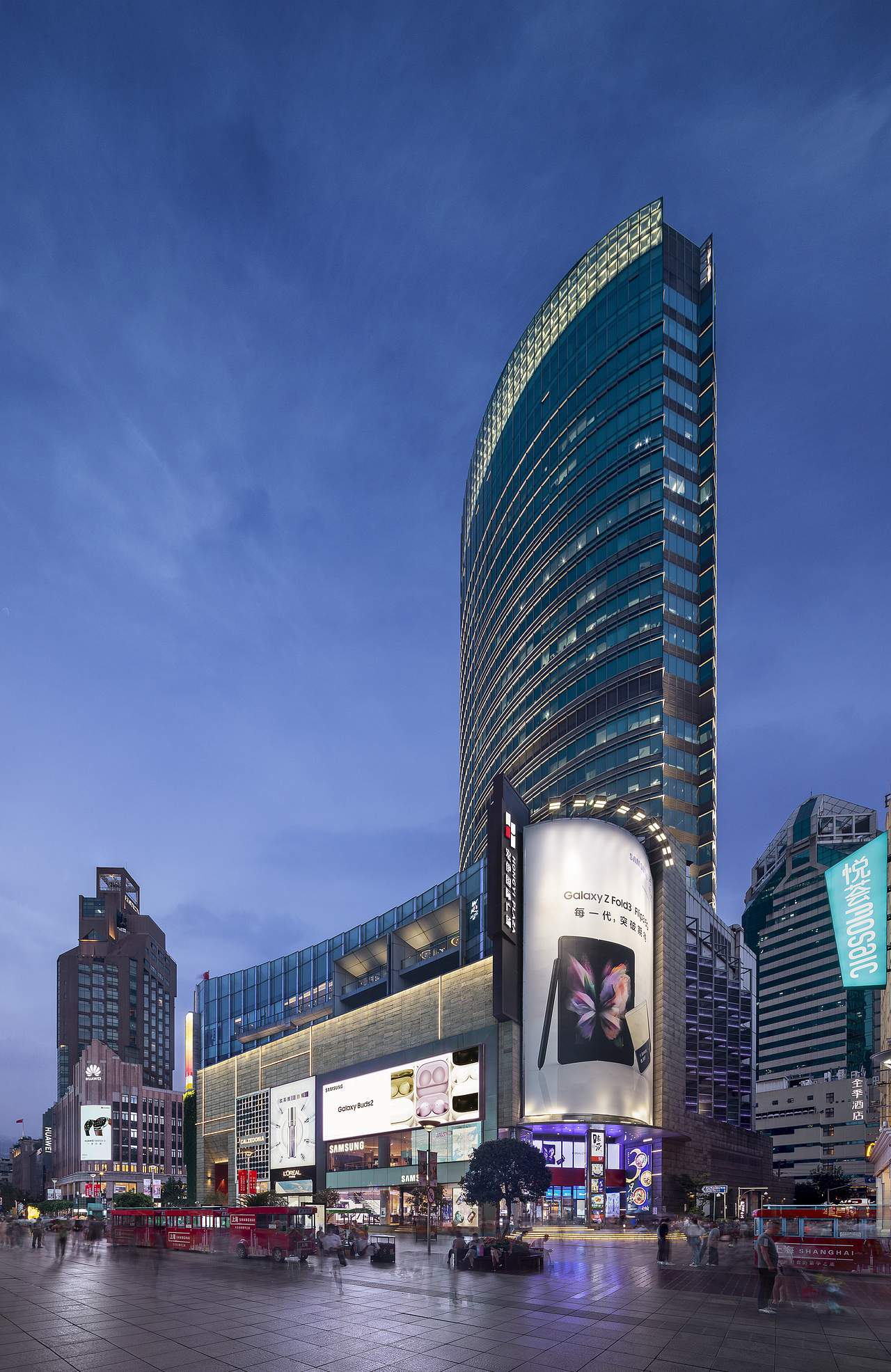 「光影重构空间|上海宏伊广场灯光设计全案深度解析」