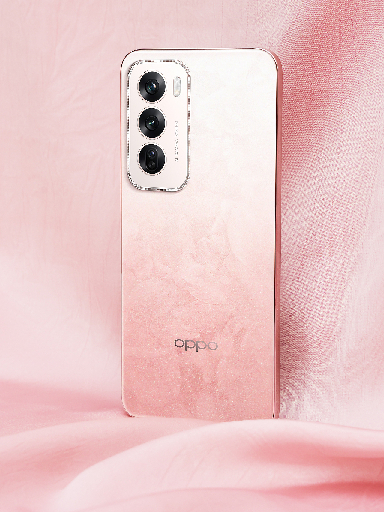 和OPPO Reno12柔和桃一起进入梦幻夏天