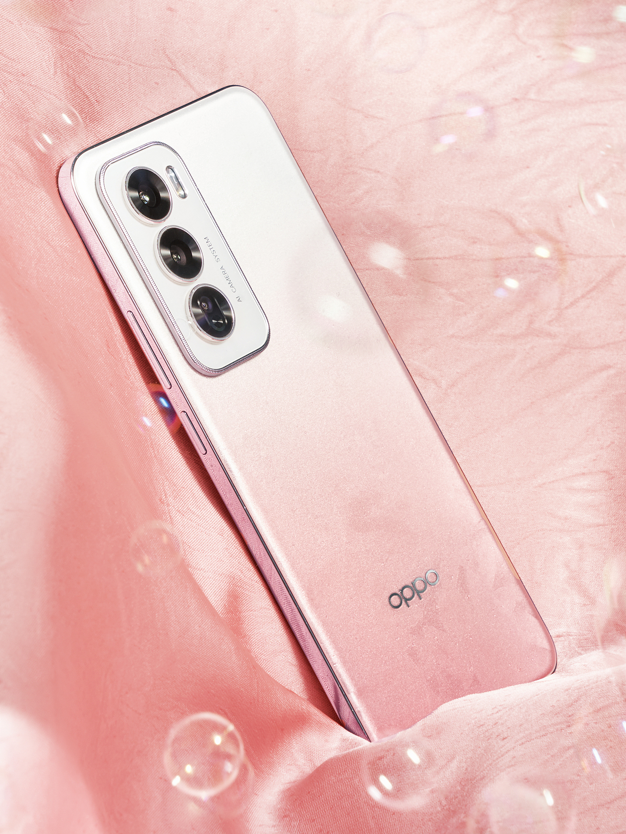 和OPPO Reno12柔和桃一起进入梦幻夏天