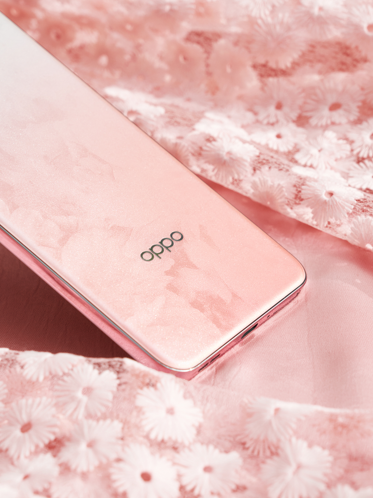 和OPPO Reno12柔和桃一起进入梦幻夏天