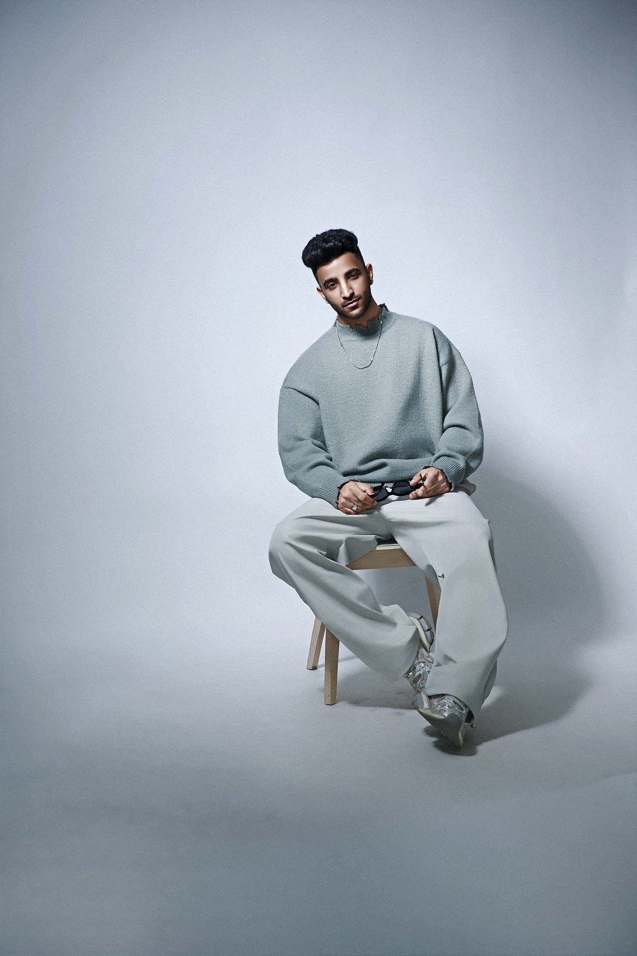 服装片一组棚拍室内