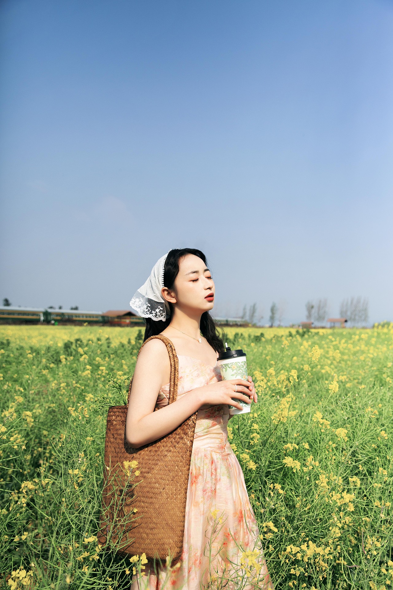 当我看到醒时春山的包装时,我心里的画面