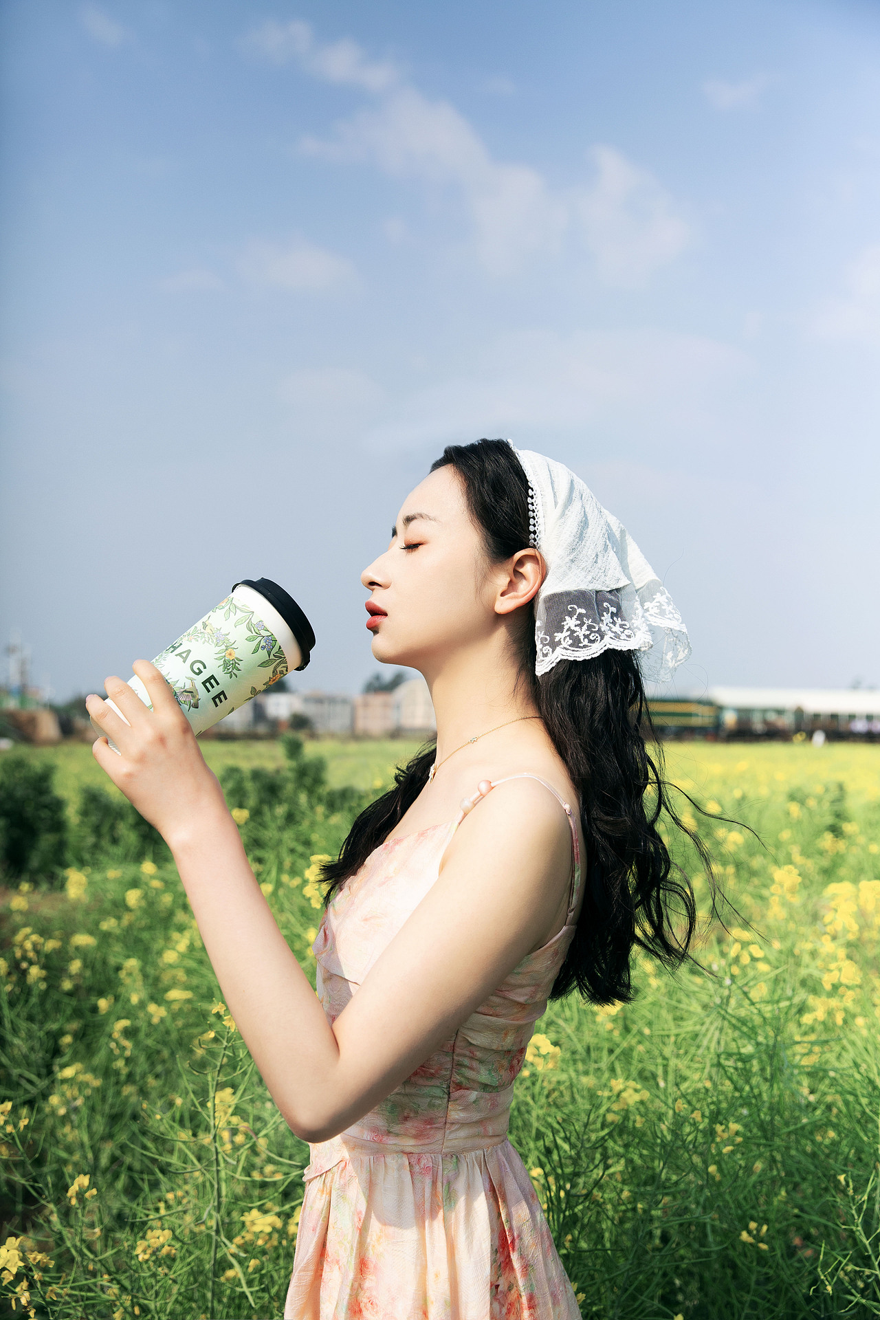 当我看到醒时春山的包装时,我心里的画面