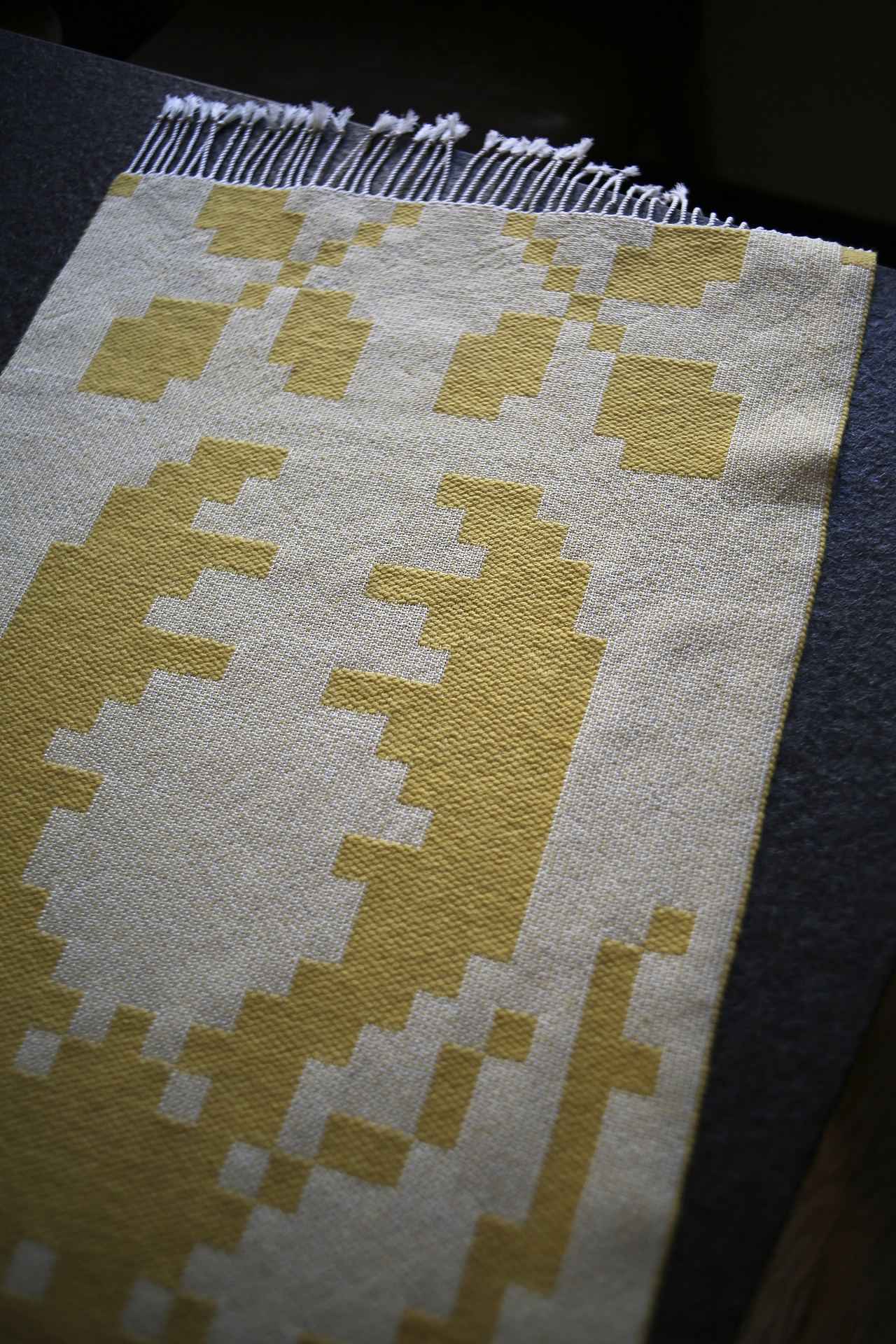 两端有装饰的叶子