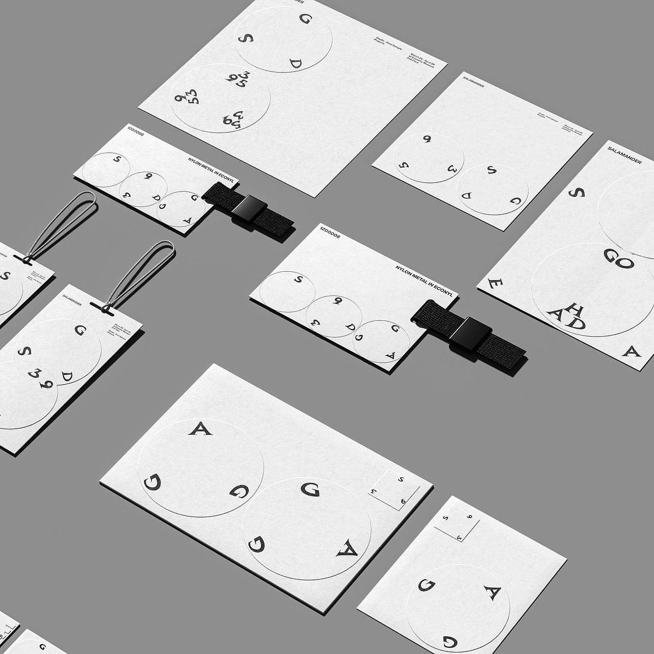 Explore how letters appear when freely rotating in space. To achieve this, a set of rotation-adapted fonts was created, giving the entire graphic design a dynamic visual effect while remaining static. They seem like independent entities yet remain interconnected.
探索字母在空间中随意旋转的样子,为此制作了一套适配旋转的字体,让整个平面设计在静态的情况下产生动态的视觉,它们就像是独立的存在但又彼此联系。<br>