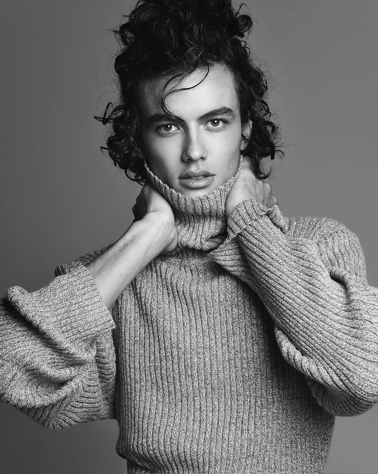 广州长卷发男外模巴西辨识度男模高级感冷清风模特