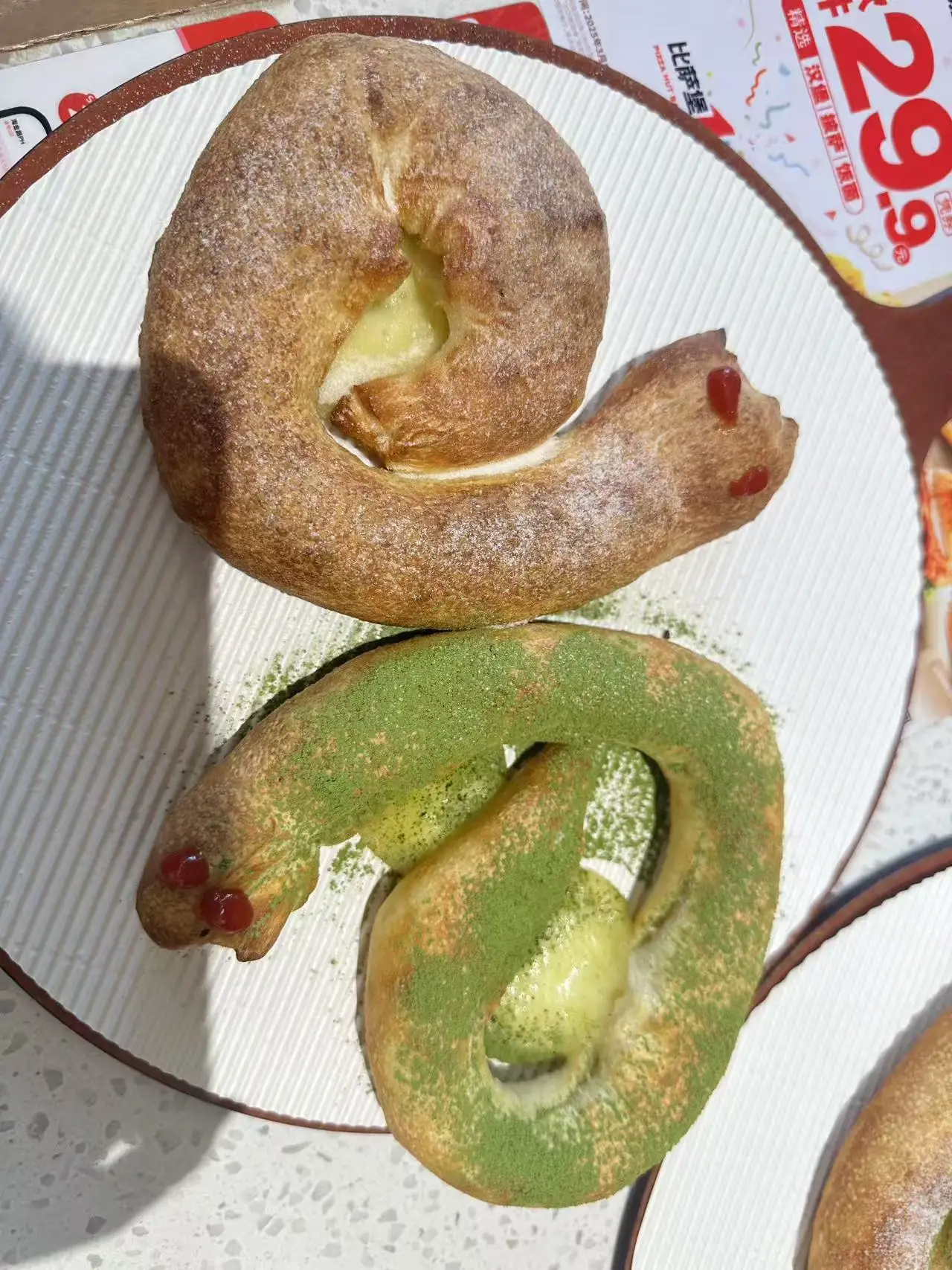 必胜客愚人节推出“灵蛇姐妹双修披萨”/米兰设计周将开幕/《猫和老鼠》将拍新电影（图ZMTUwNjA5MjQ=） - 资讯 - 站酷设计师站酷资讯原创素材 - 站酷ZCOOL