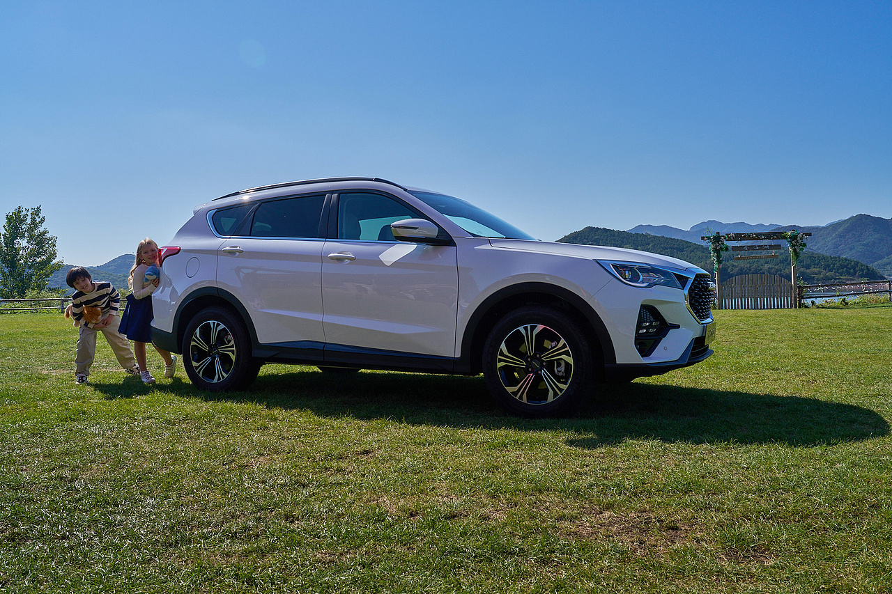 汽车美图 ｜姐弟带上狗狗和爸妈去旅行（图ZMzg4NTQ4NDAw） - 产品摄影 - 站酷设计师王昌龙WangEthan原创素材 - 站酷ZCOOL