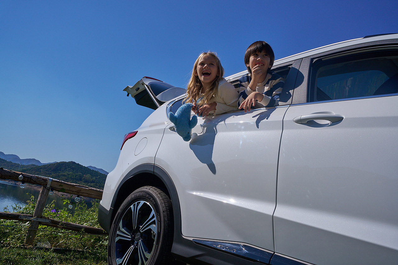 汽车美图 ｜姐弟带上狗狗和爸妈去旅行（图ZMzg4NTQ4NDE2） - 产品摄影 - 站酷设计师王昌龙WangEthan原创素材 - 站酷ZCOOL