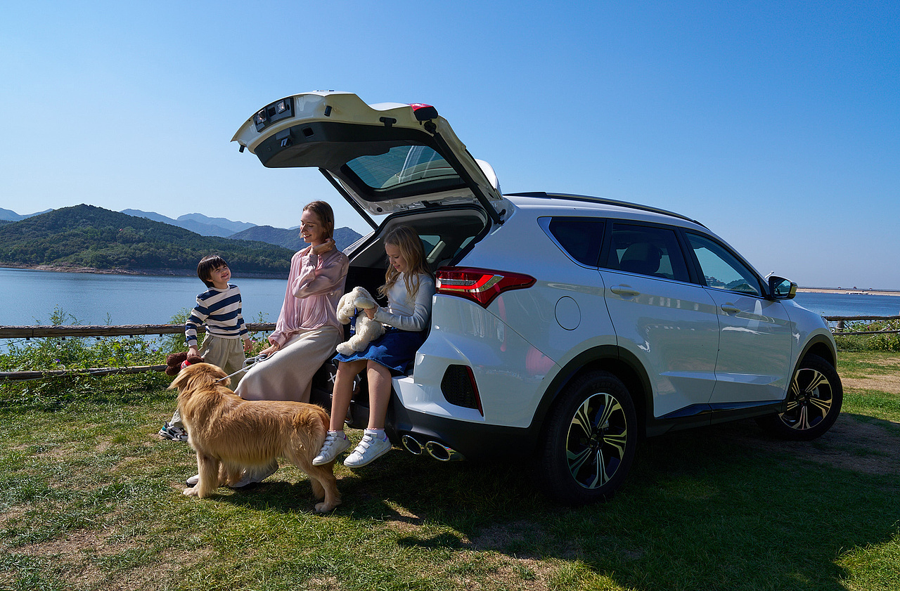 汽车美图 ｜姐弟带上狗狗和爸妈去旅行（图ZMzg4NTQ4NDMy） - 产品摄影 - 站酷设计师王昌龙WangEthan原创素材 - 站酷ZCOOL