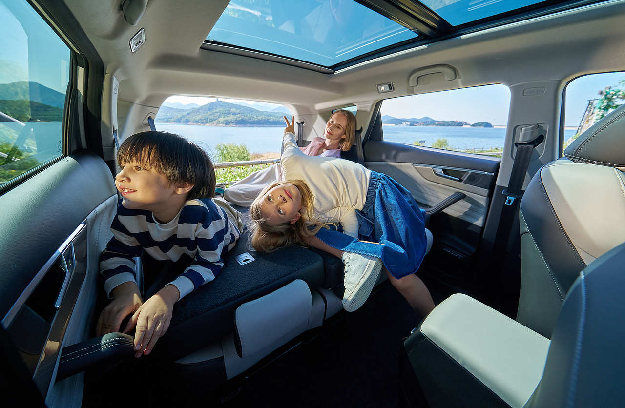 汽车美图 ｜姐弟带上狗狗和爸妈去旅行（图ZMzg4NTQ4NDQ0） - 产品摄影 - 站酷设计师王昌龙WangEthan原创素材 - 站酷ZCOOL