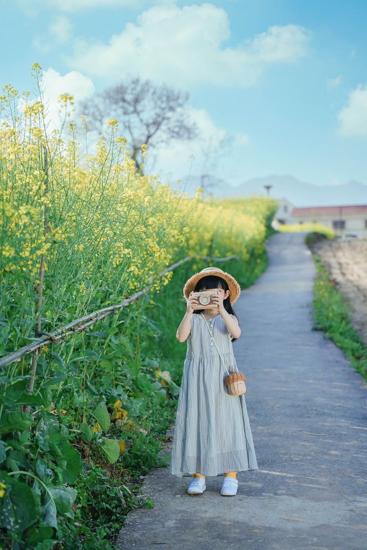 油菜花开的春天（图ZMzg4NTgxNDg4） - 人像摄影 - 站酷设计师有田人家原创素材 - 站酷ZCOOL