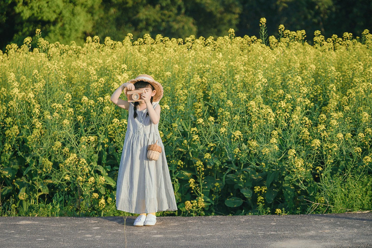 油菜花开的春天（图ZMzg4NTgxNTIw） - 人像摄影 - 站酷设计师有田人家原创素材 - 站酷ZCOOL
