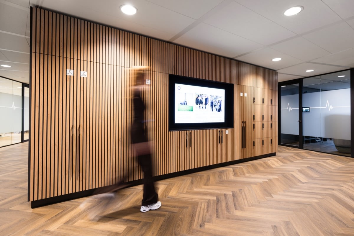 鼓励科技公司走出舒适区 选择较深的颜色营造出温暖和温馨的氛围