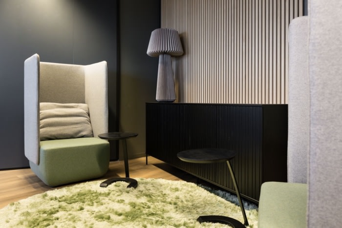 鼓励科技公司走出舒适区 选择较深的颜色营造出温暖和温馨的氛围