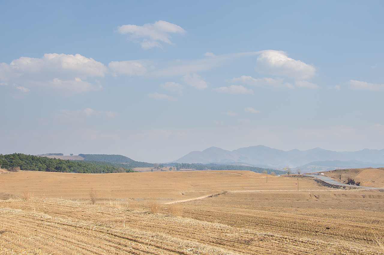 在这片广阔的田野上，时间仿佛静止了。（图ZMzg4NzQ4MjEy） - 风光摄影 - 站酷设计师我是鱼雨原创素材 - 站酷ZCOOL