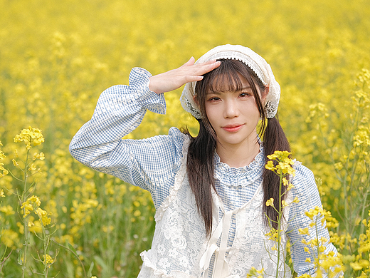 少女与春。