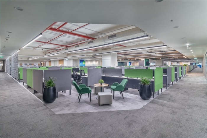 娱乐空间被精心布置在接待处附近 增强了可达性并促进放松和社交