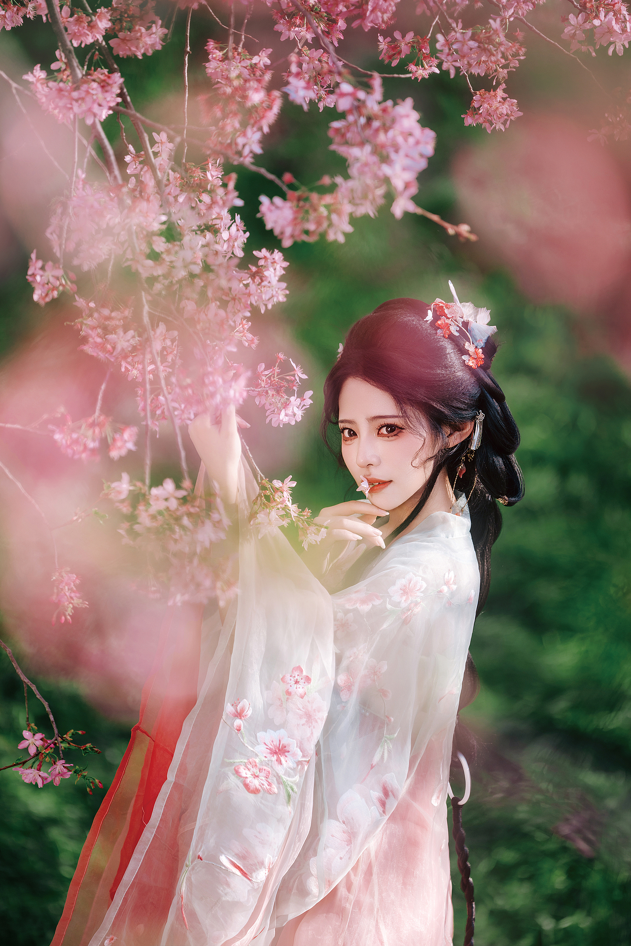 谁站樱花树下都好看