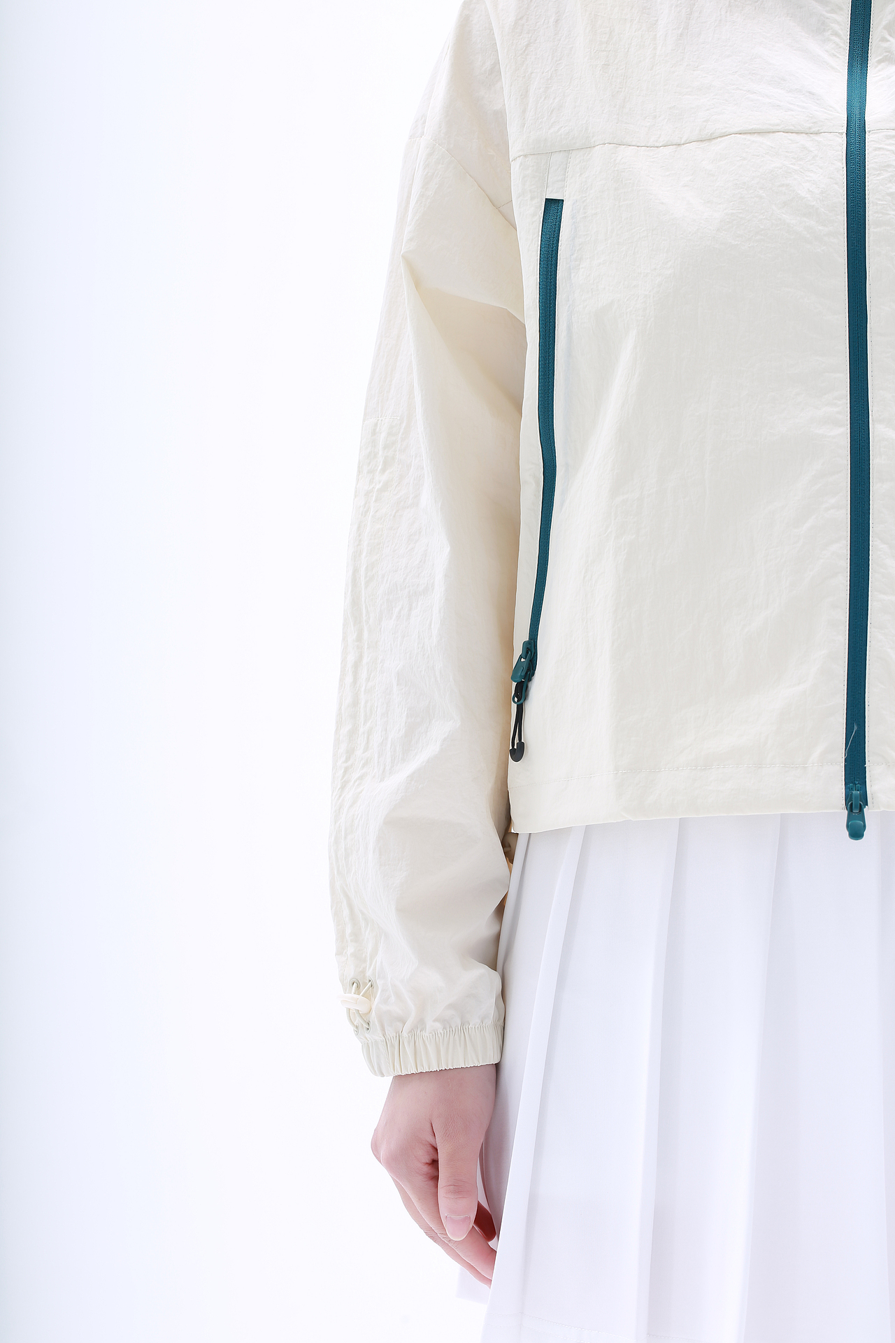 浅色 显的干净素人