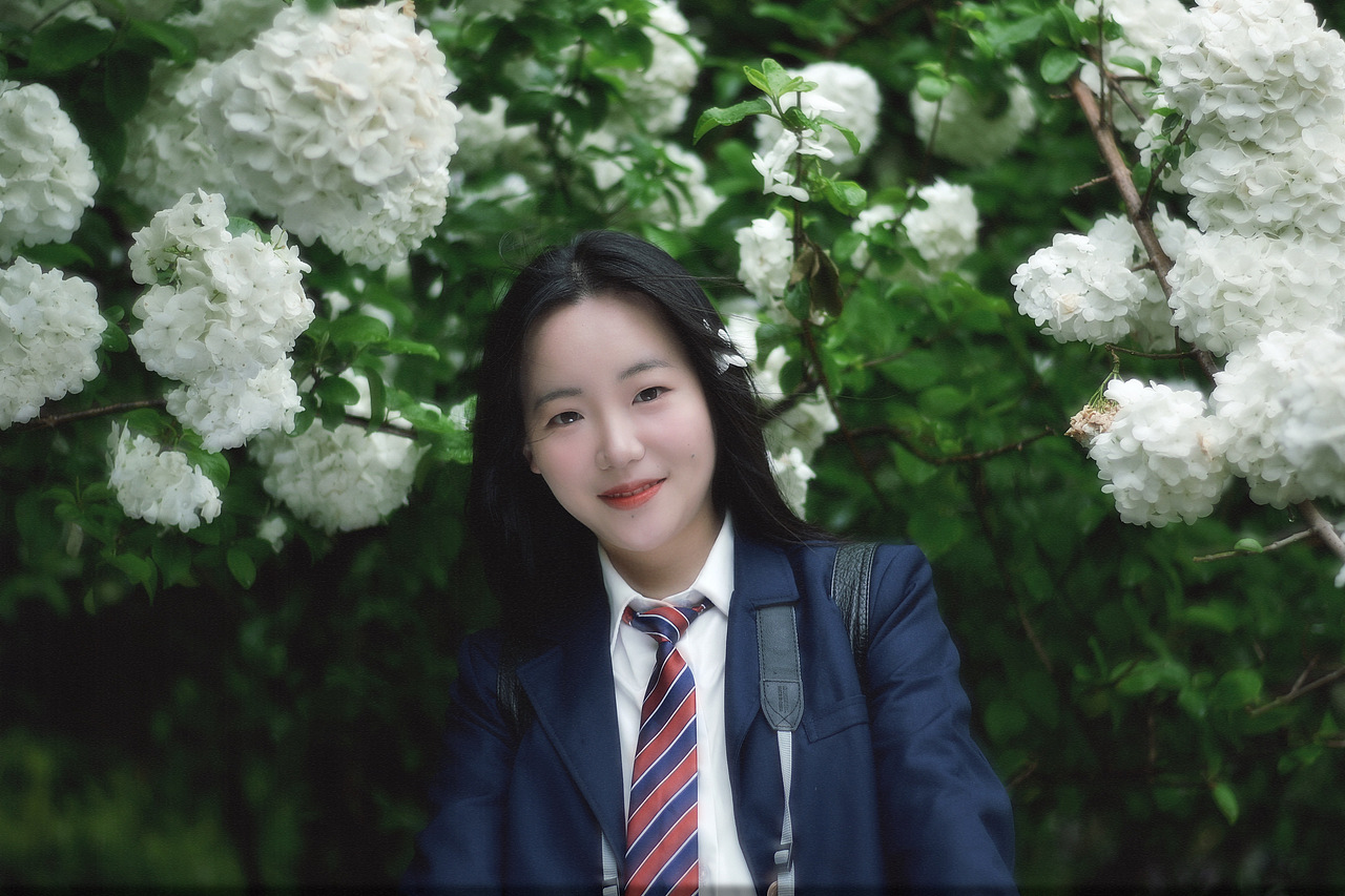 当雨滴擦亮青春，我们在水洼里打捞时光