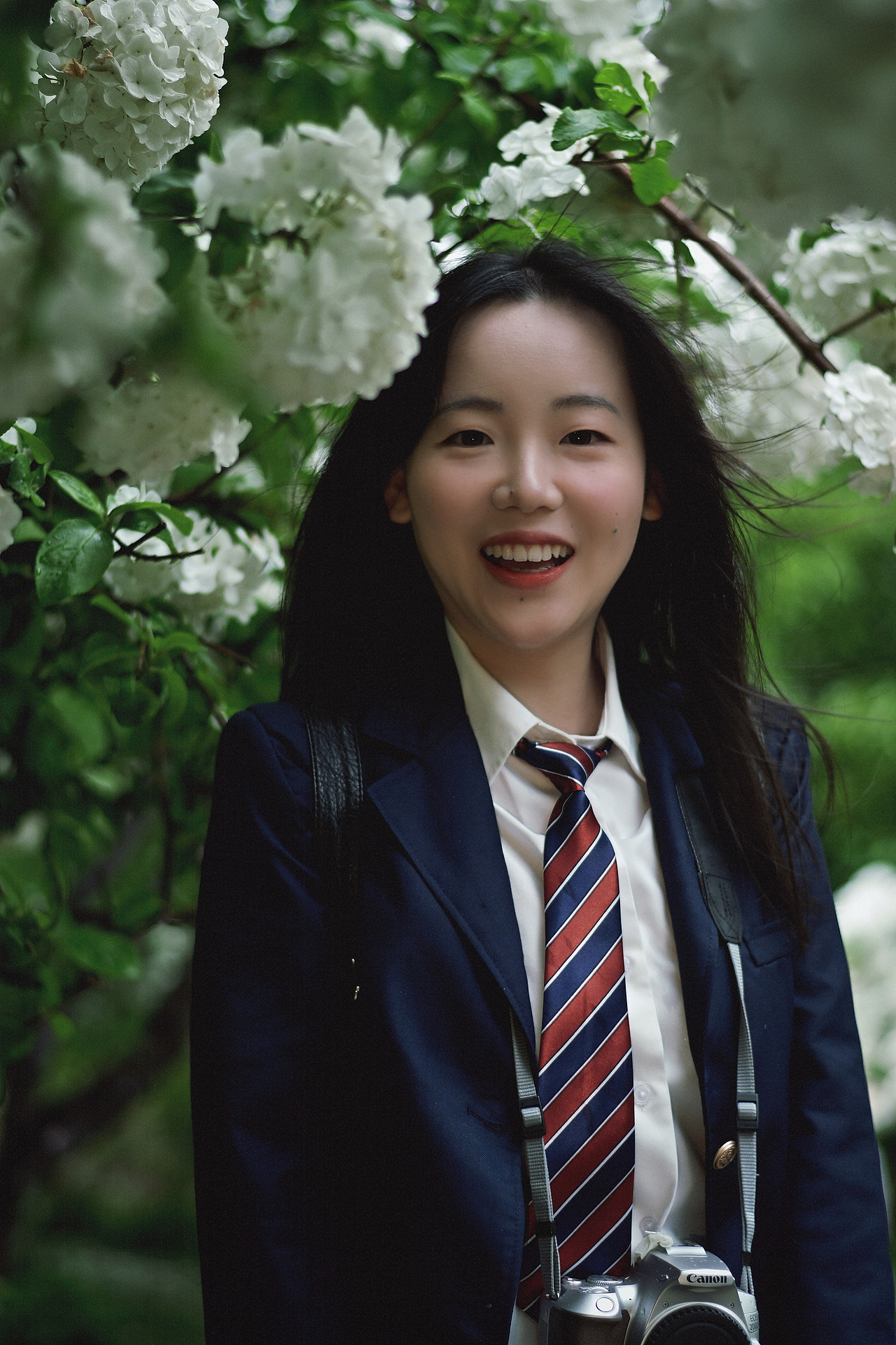 当雨滴擦亮青春，我们在水洼里打捞时光