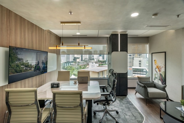 中性色调放大了有机本质 而流畅的空间布置则促进了协作和宁静