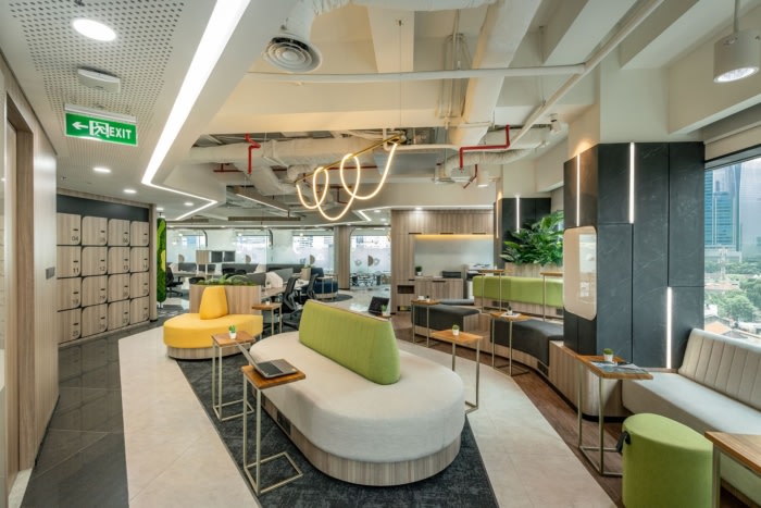 中性色调放大了有机本质 而流畅的空间布置则促进了协作和宁静