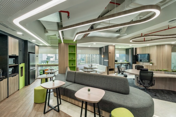 中性色调放大了有机本质 而流畅的空间布置则促进了协作和宁静