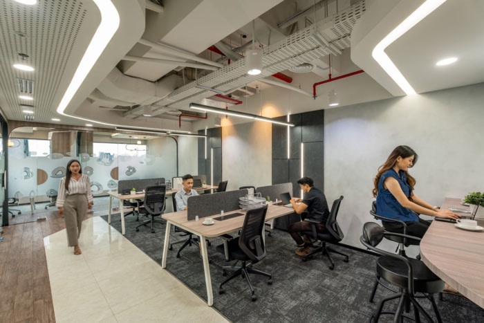 中性色调放大了有机本质 而流畅的空间布置则促进了协作和宁静