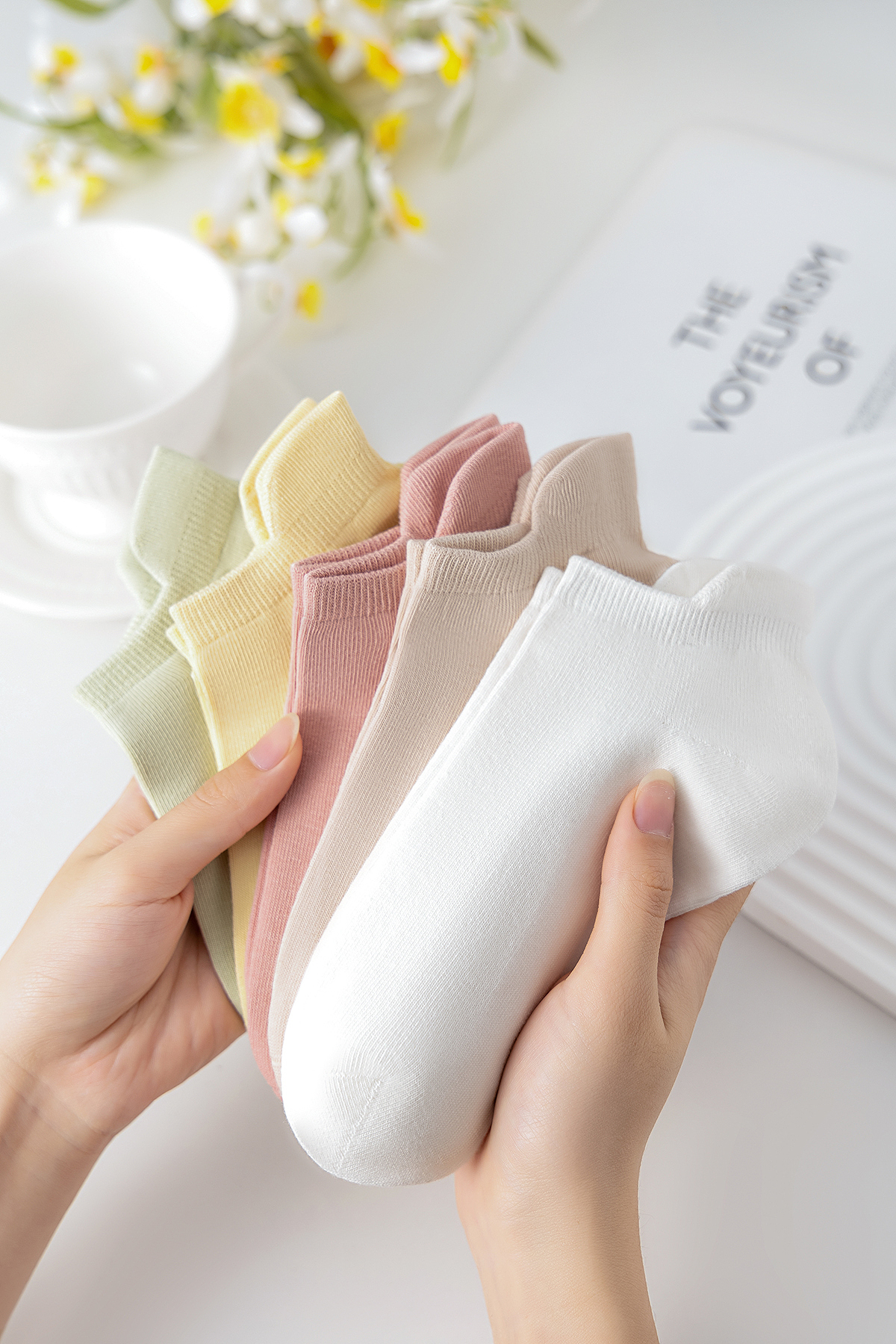 女士袜子3d图平铺挂拍创意场景组合图拍摄产品静物摄影