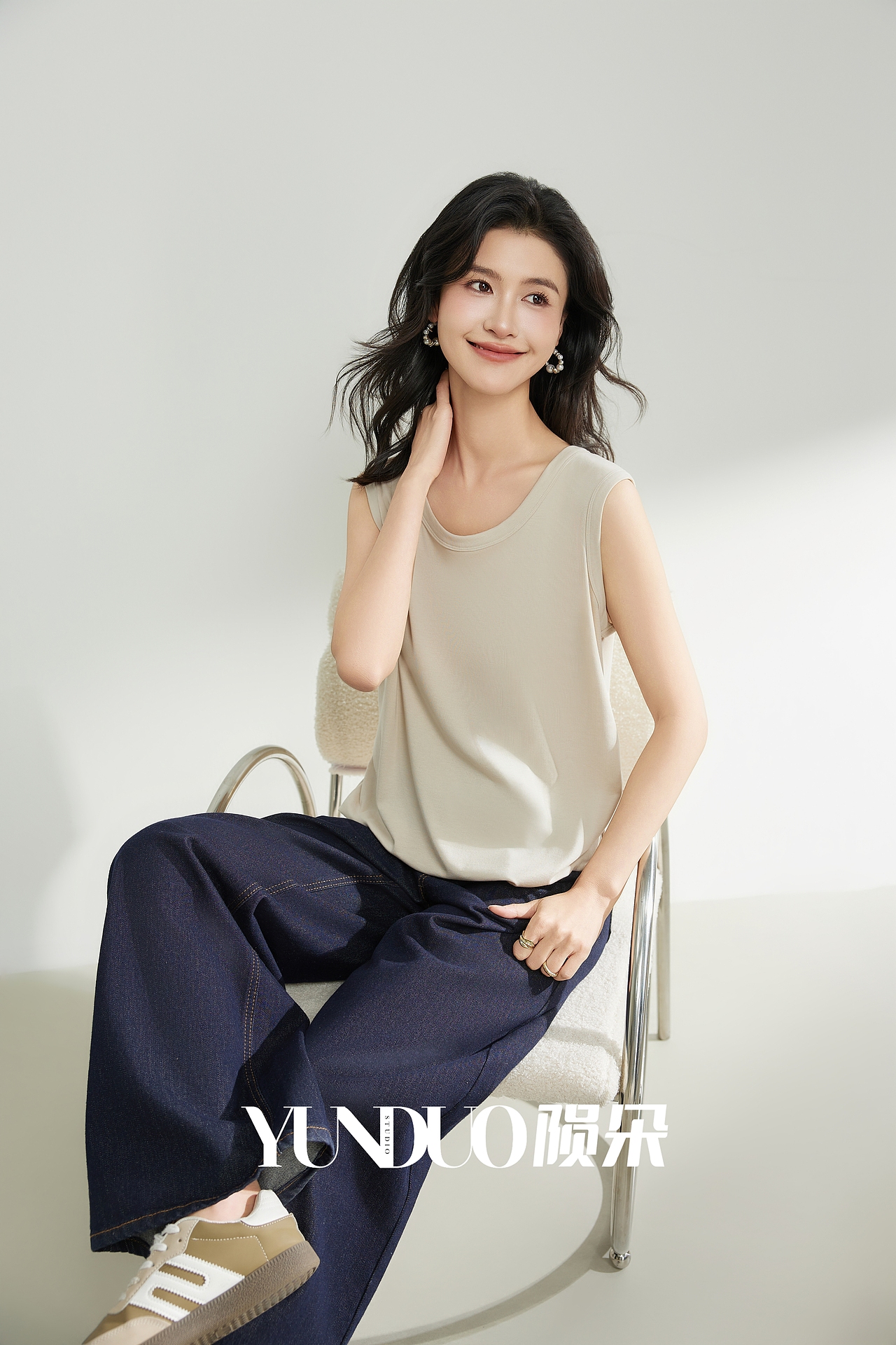 春夏背心拍摄 舒适背心拍摄 穿搭背心拍摄 背心拍摄（图ZMzg5MTA2NDYw） - 产品摄影 - 站酷设计师陨朵商拍刘大奇原创素材 - 站酷ZCOOL