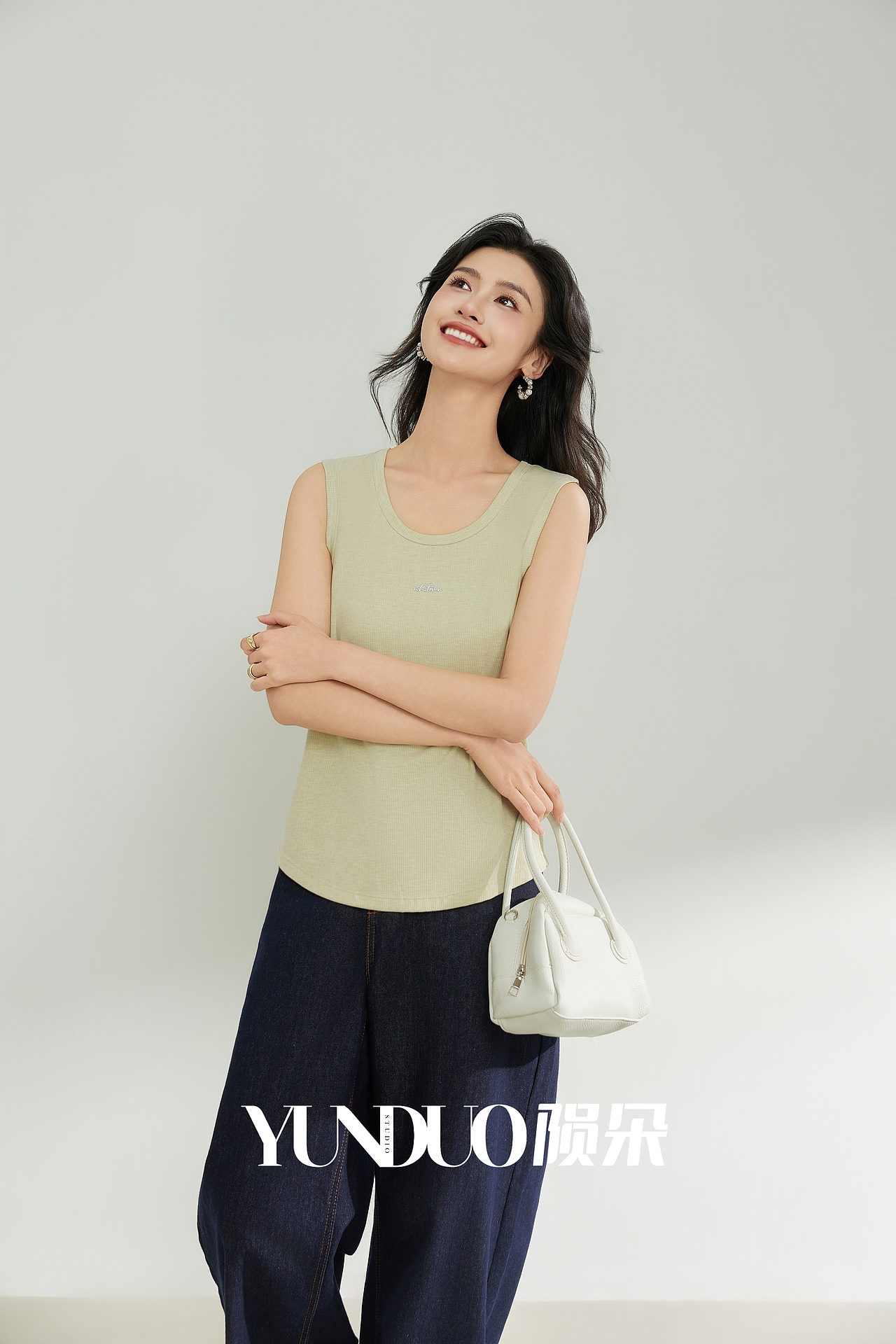 春夏背心拍摄 舒适背心拍摄 穿搭背心拍摄 背心拍摄（图ZMzg5MTA2NDQw） - 产品摄影 - 站酷设计师陨朵商拍刘大奇原创素材 - 站酷ZCOOL