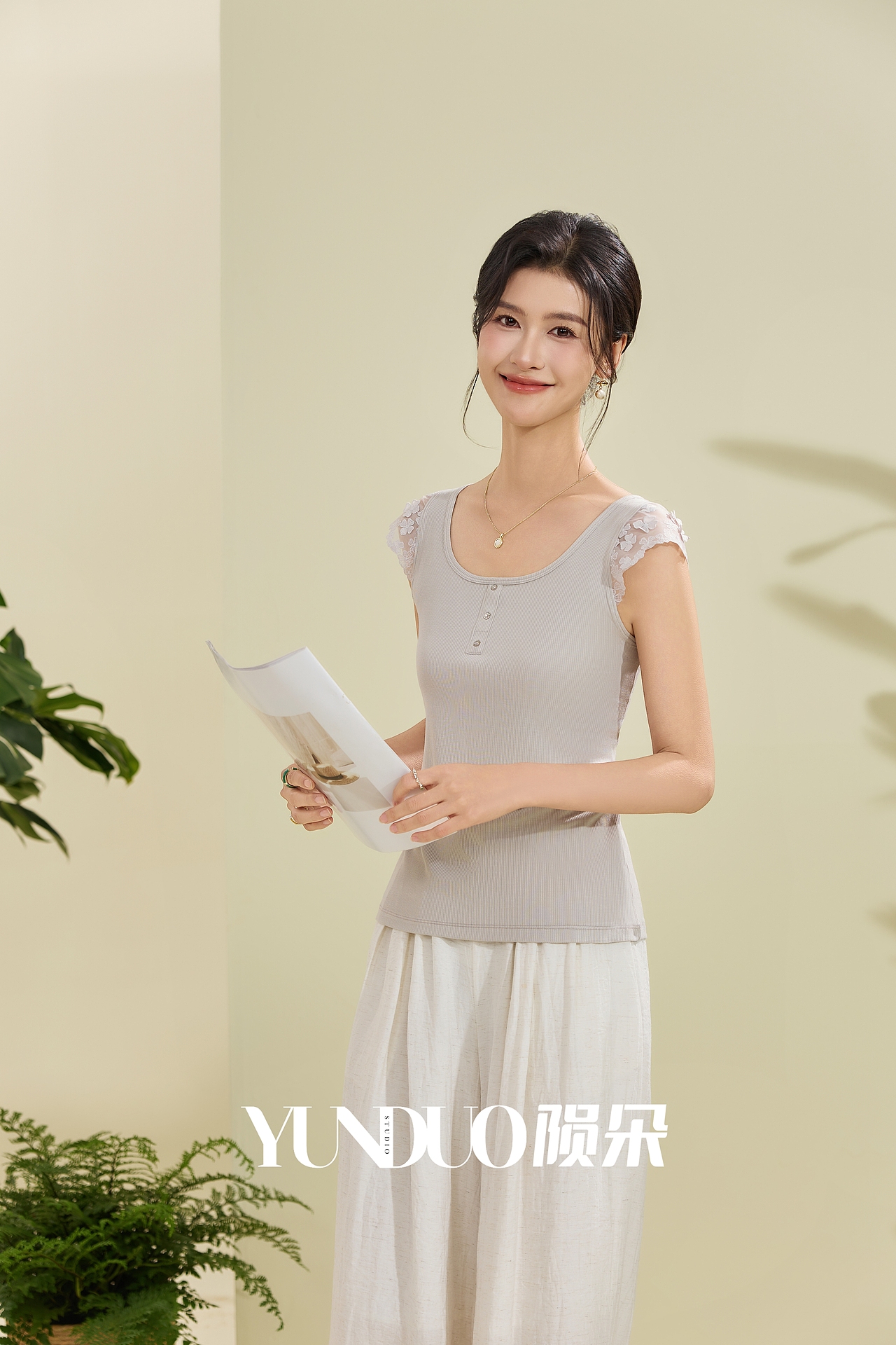 舒适背心拍摄 春夏打底衫拍摄 背心拍摄 气质背心拍摄