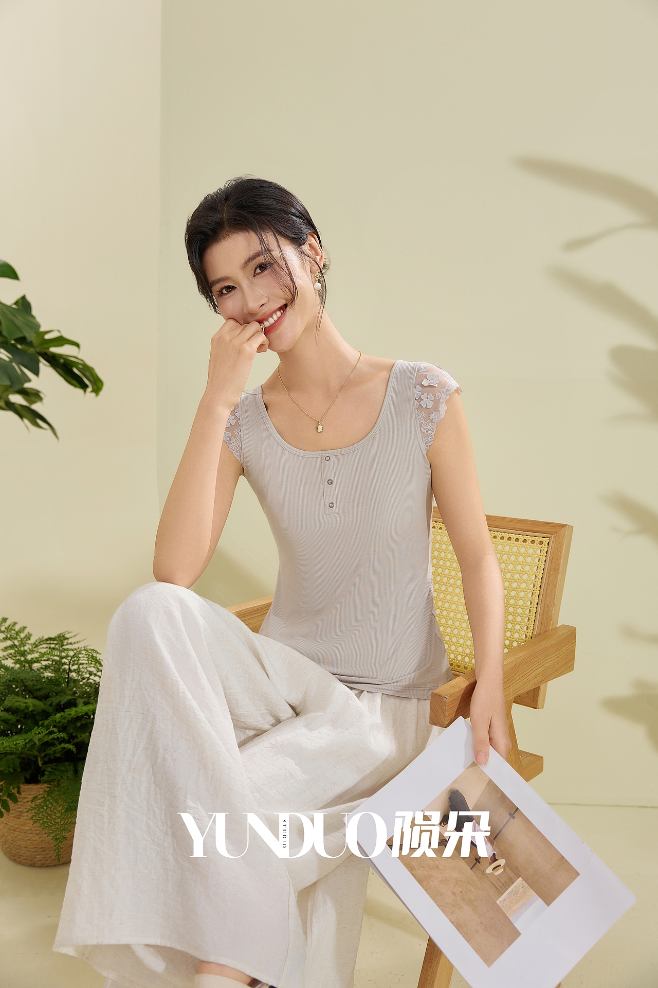 舒适背心拍摄 春夏打底衫拍摄 背心拍摄 气质背心拍摄