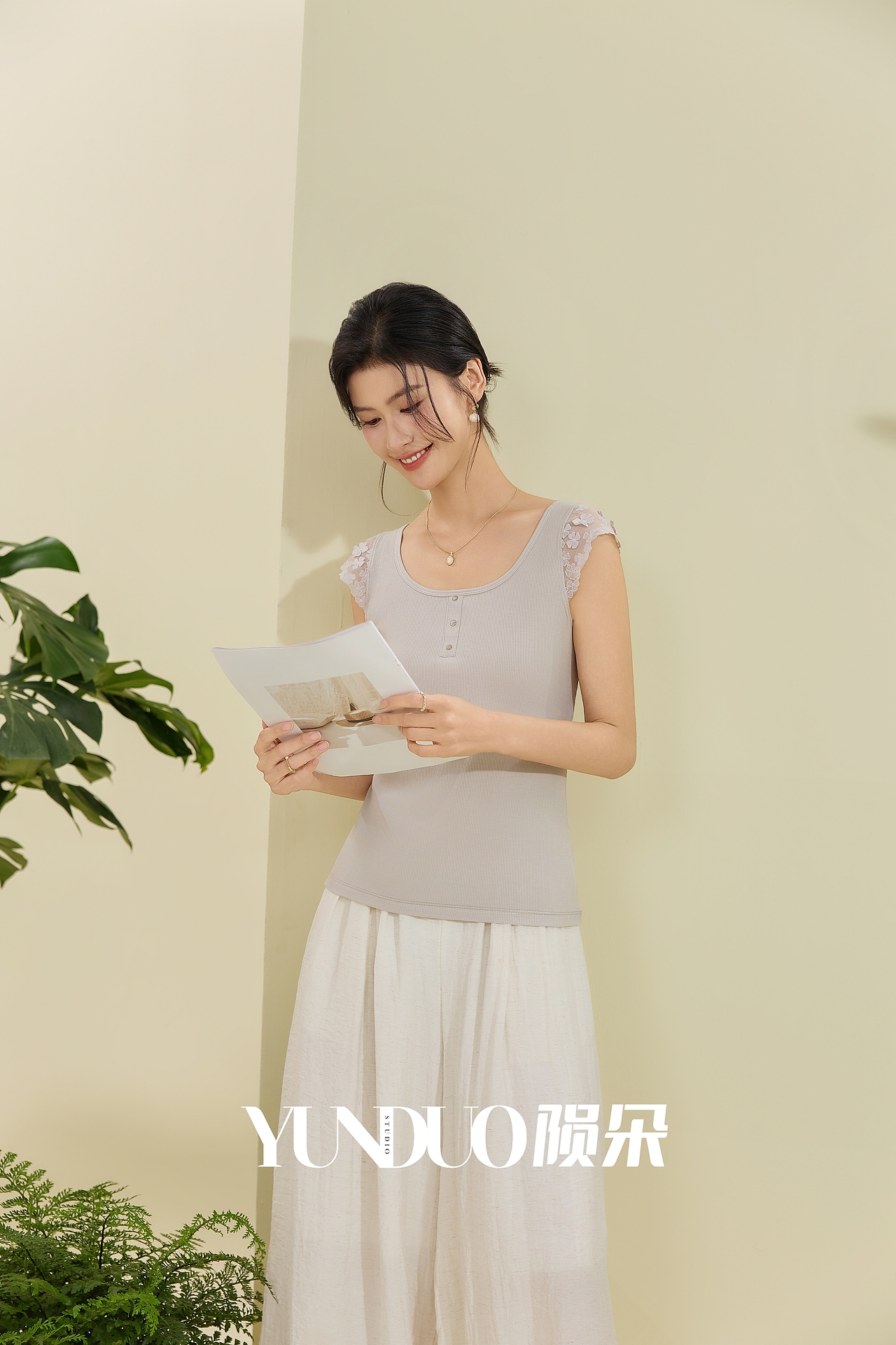 舒适背心拍摄 春夏打底衫拍摄 背心拍摄 气质背心拍摄