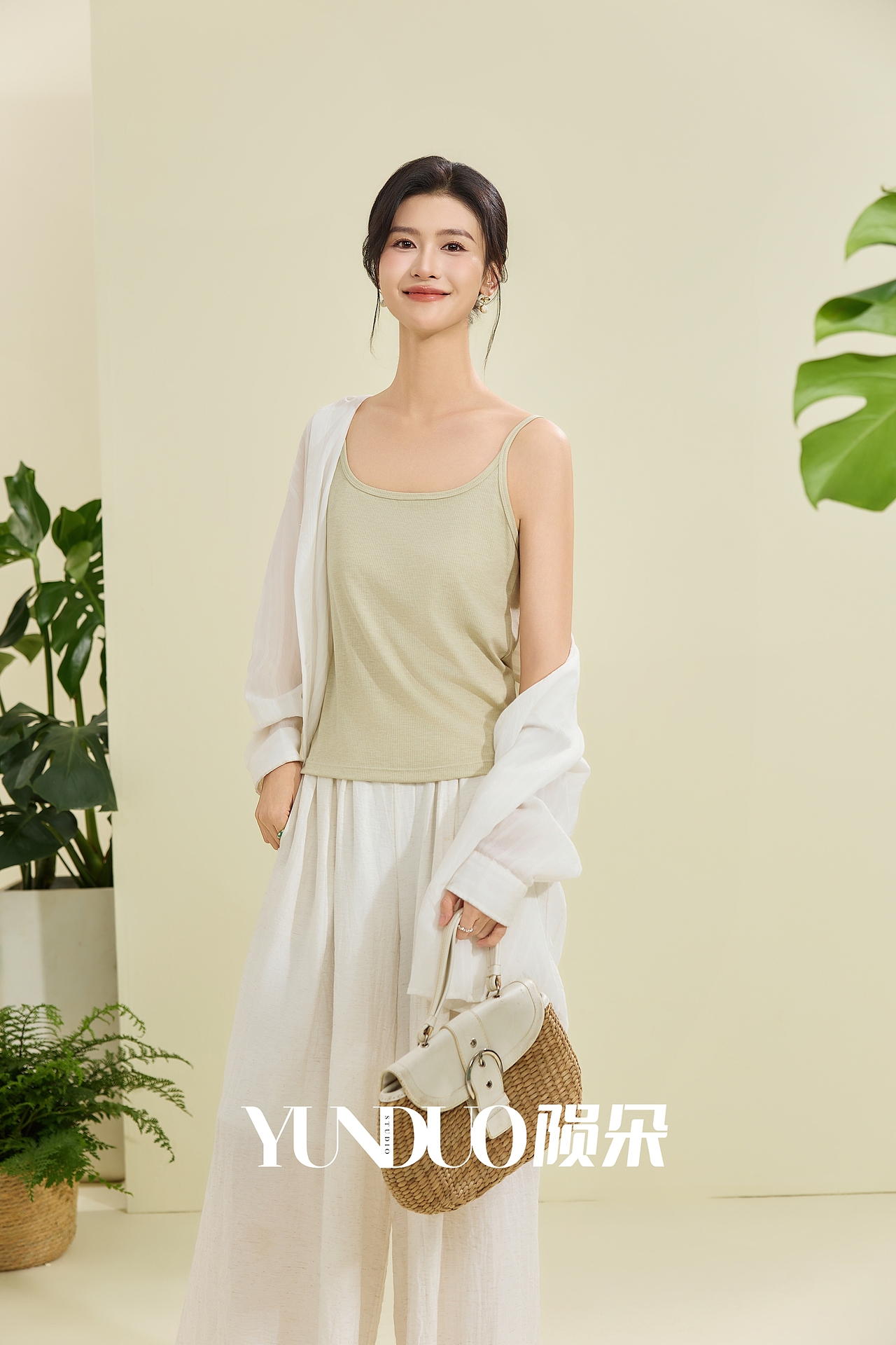 舒适背心拍摄 春夏打底衫拍摄 背心拍摄 气质背心拍摄