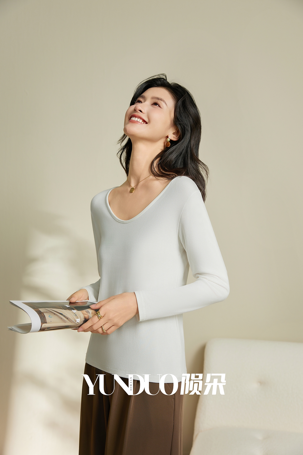 气质背心拍摄 穿搭背心拍摄 春夏背心拍摄 背心拍摄（图ZMzg5MTIzOTM2） - 产品摄影 - 站酷设计师陨朵商拍刘大奇原创素材 - 站酷ZCOOL