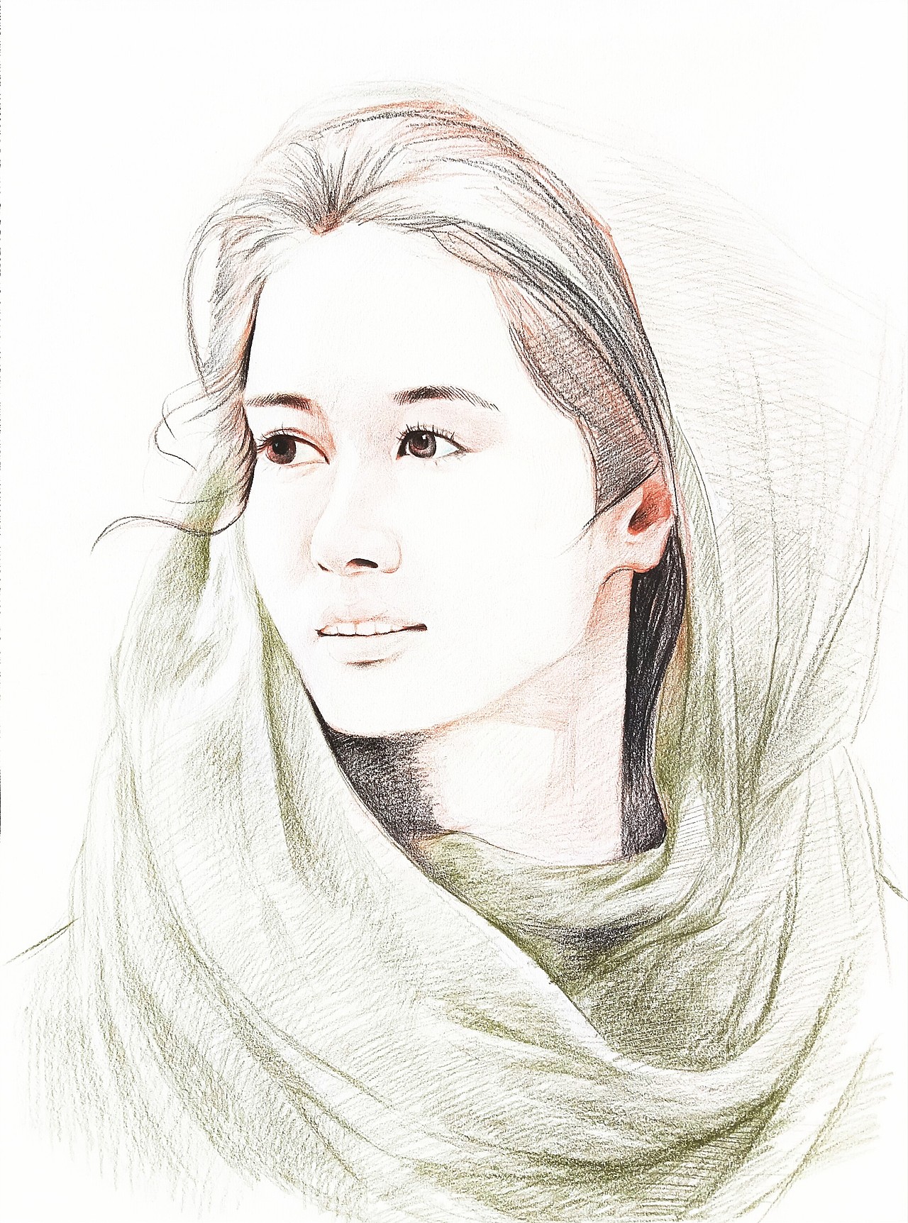 《绿巾下的静谧》手绘彩铅肖像画