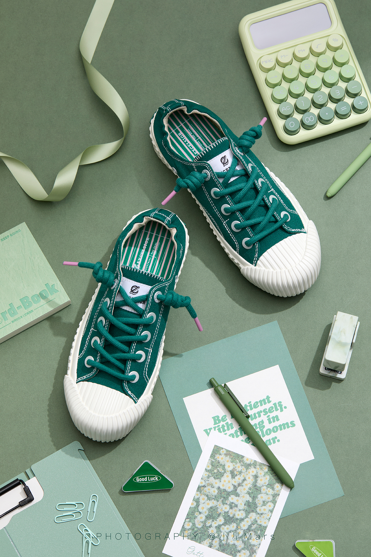 产品摄影丨每一步都是关于春日的呼吸 板鞋 帆布鞋（图ZMzg5MTM1ODYw） - 产品摄影 - 站酷设计师小星Mars原创素材 - 站酷ZCOOL