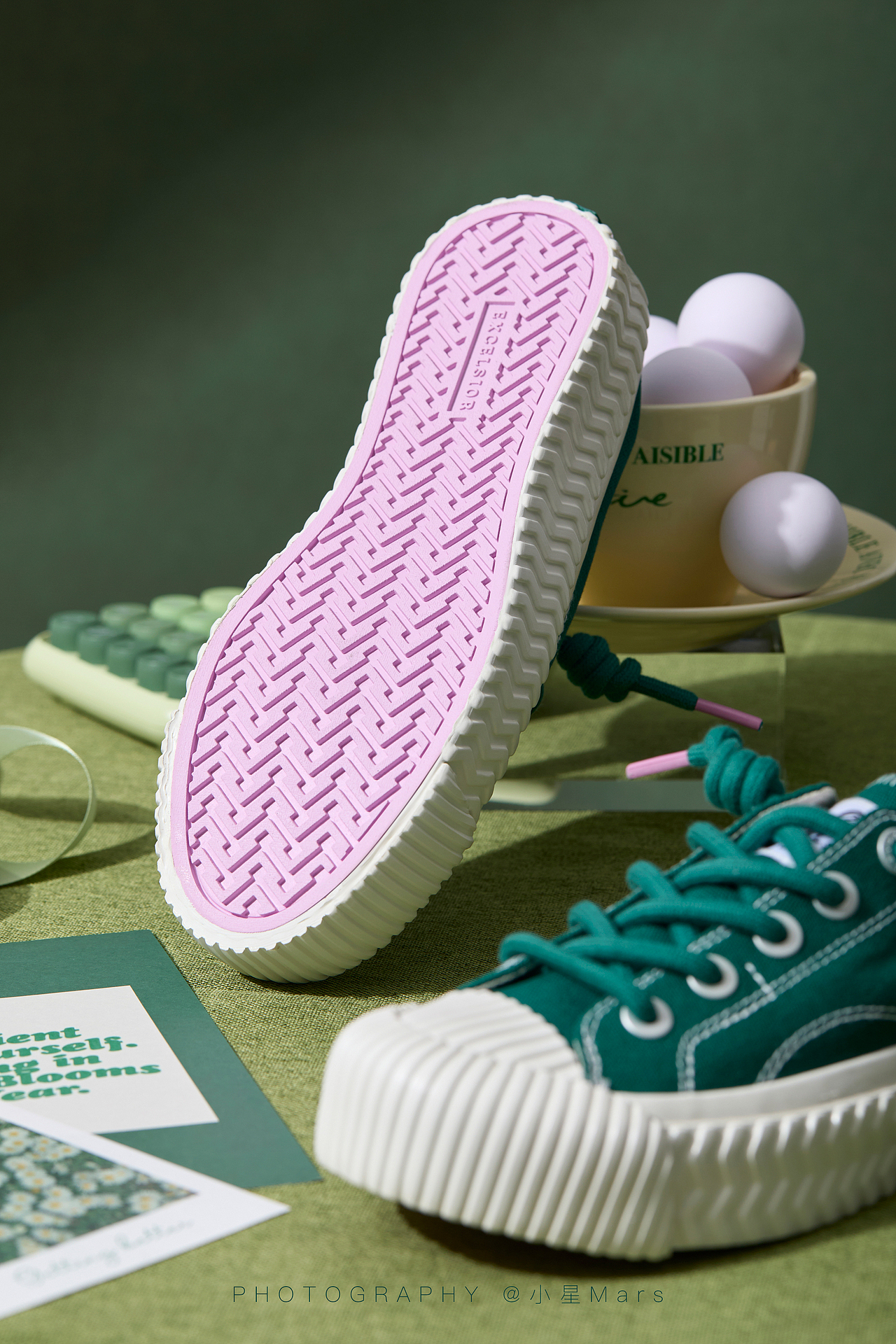 产品摄影丨每一步都是关于春日的呼吸 板鞋 帆布鞋（图ZMzg5MTM1OTAw） - 产品摄影 - 站酷设计师小星Mars原创素材 - 站酷ZCOOL