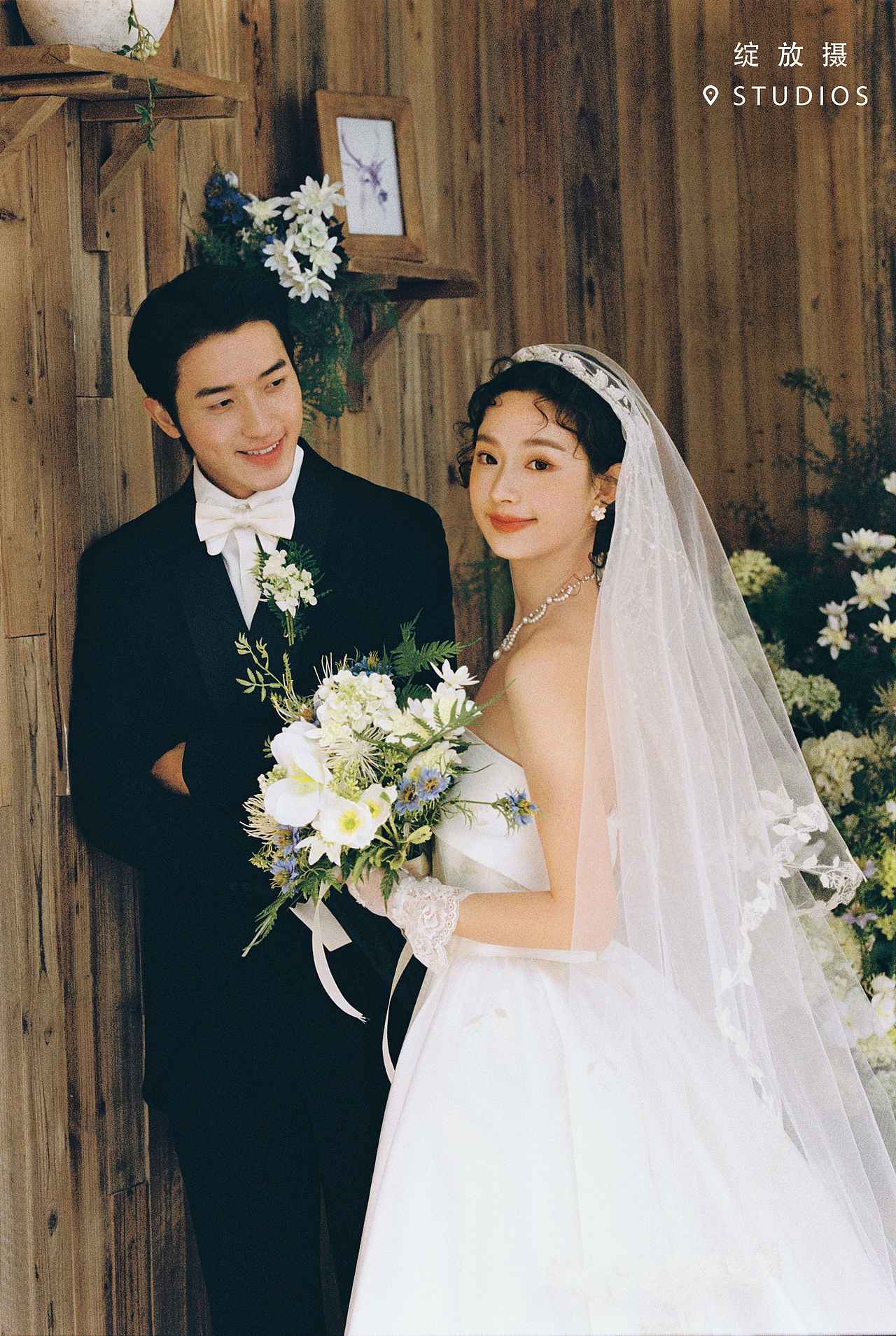 年轻人有属于自己的“婚礼现场”婚纱照‼️（图ZMzg5MjIwODYw） - 婚礼摄影 - 站酷设计师绽放摄胶片摄影原创素材 - 站酷ZCOOL