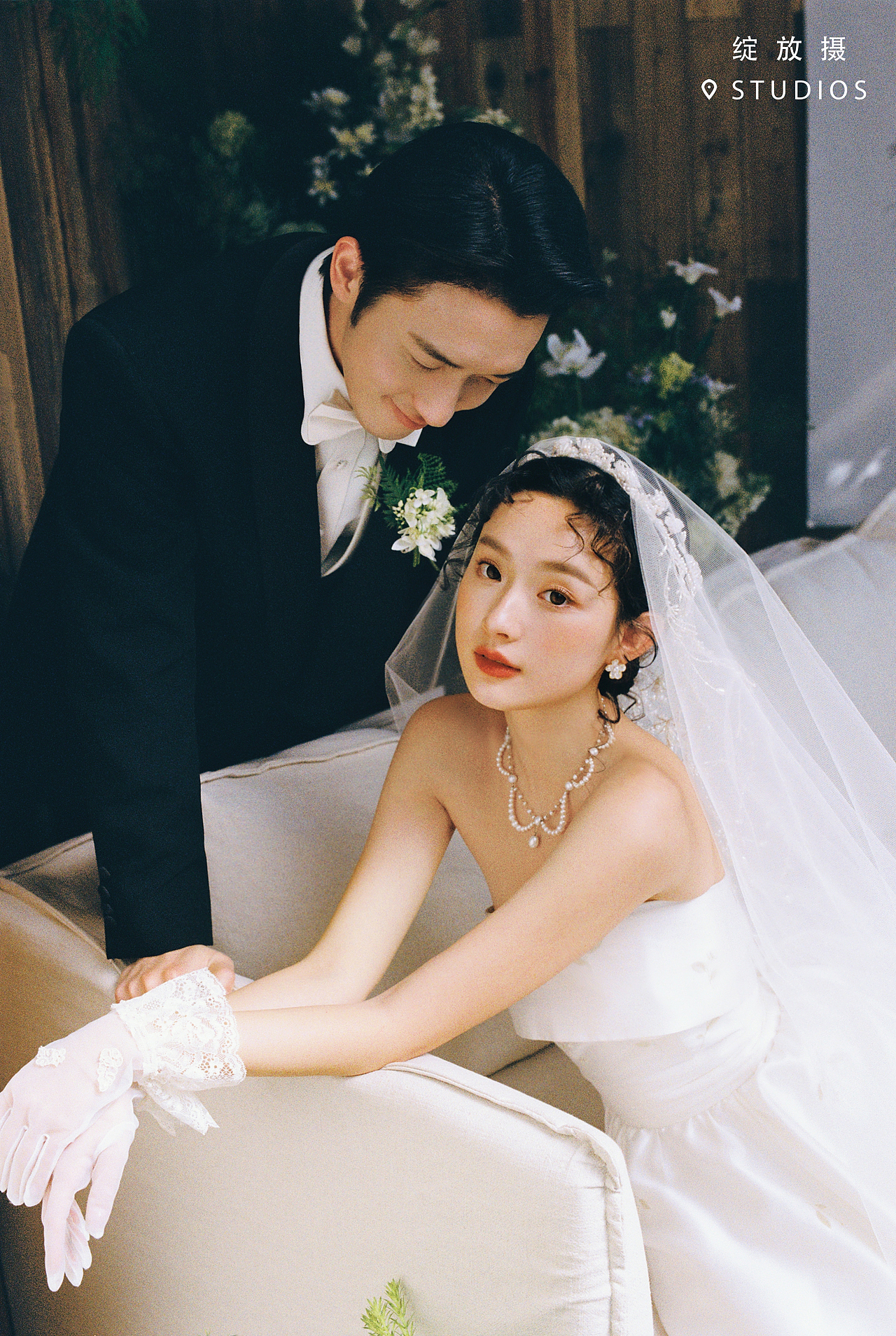 年轻人有属于自己的“婚礼现场”婚纱照‼️（图ZMzg5MjIwODgw） - 婚礼摄影 - 站酷设计师绽放摄胶片摄影原创素材 - 站酷ZCOOL