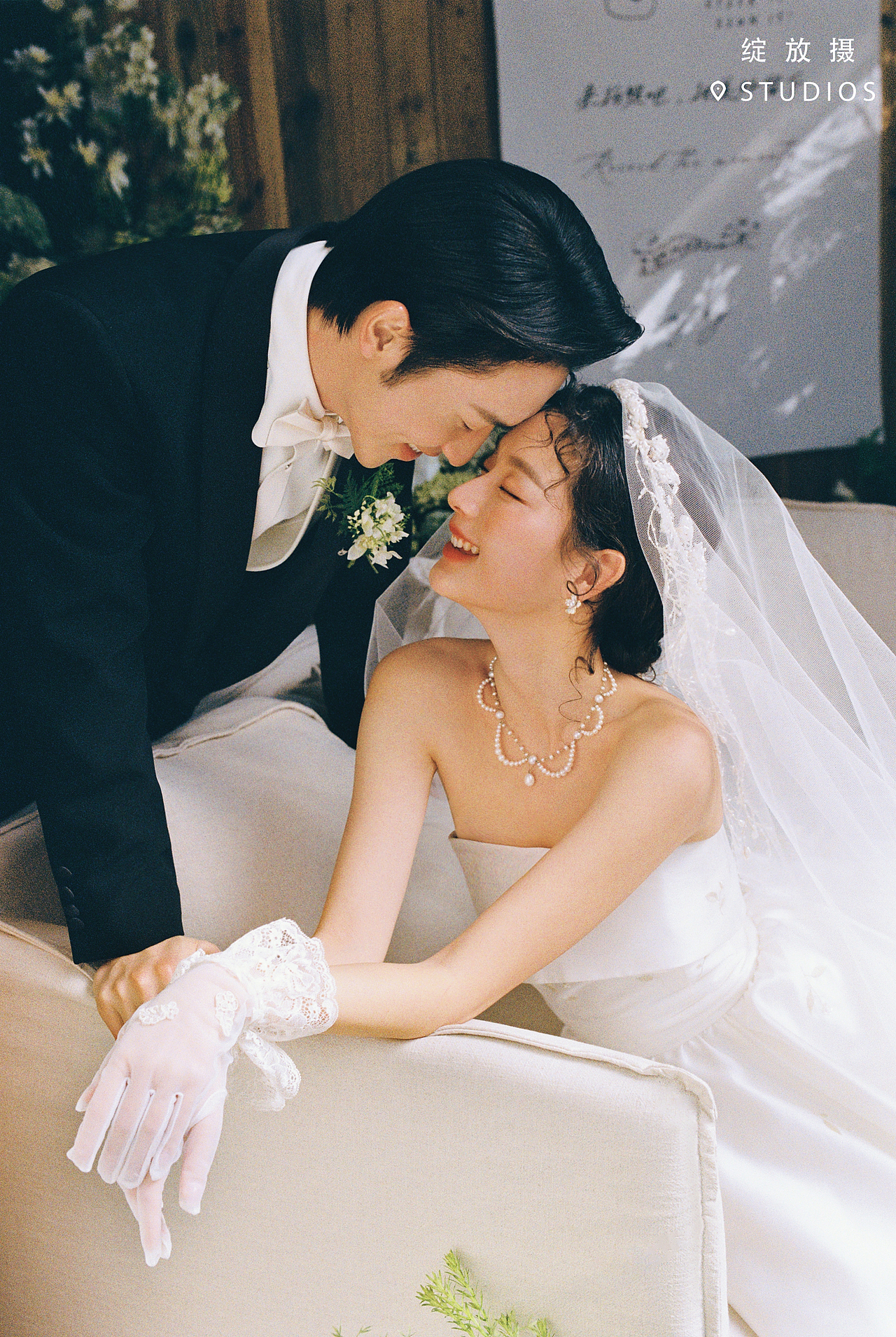 年轻人有属于自己的“婚礼现场”婚纱照‼️（图ZMzg5MjIwODc2） - 婚礼摄影 - 站酷设计师绽放摄胶片摄影原创素材 - 站酷ZCOOL