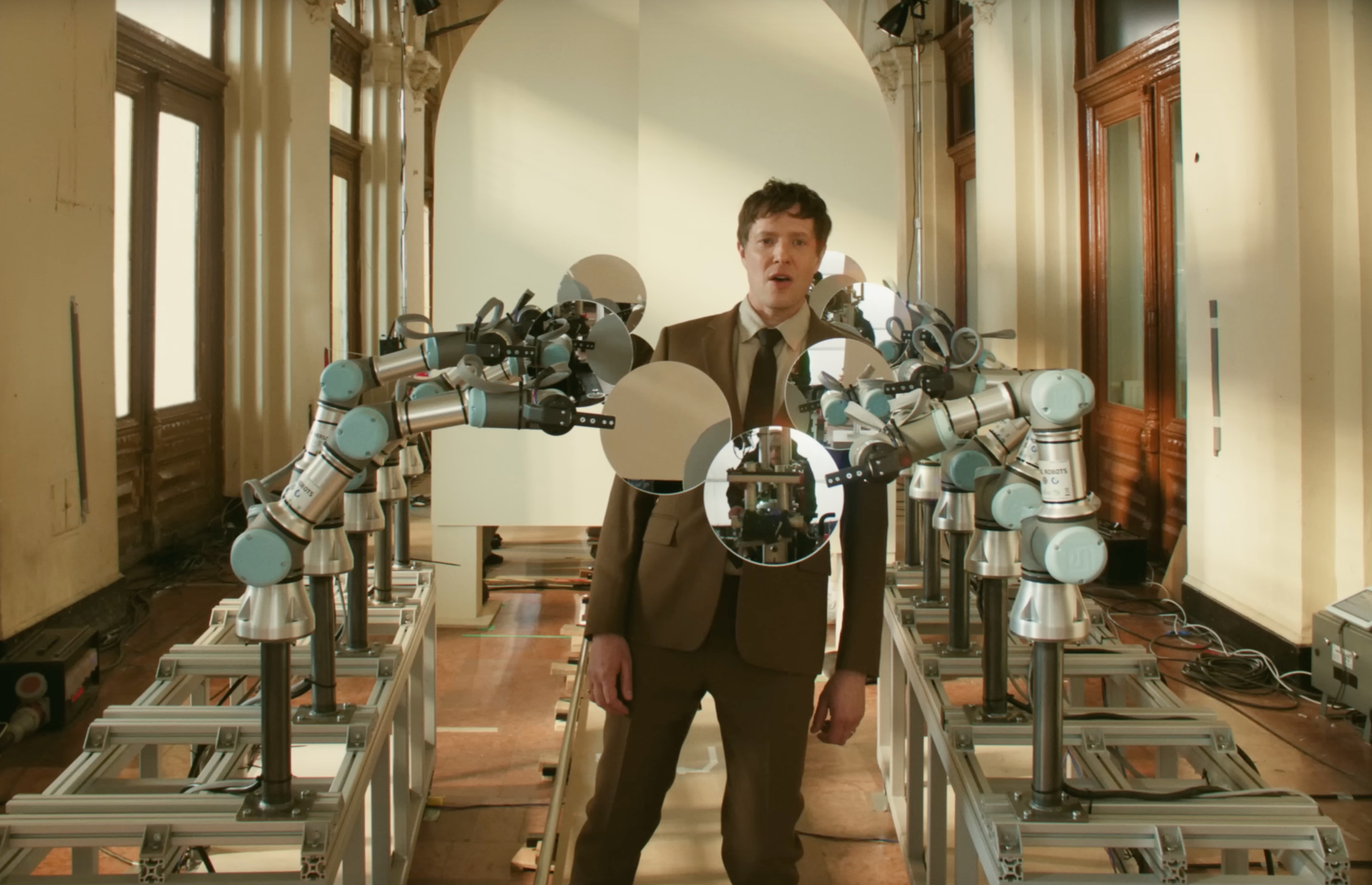 创意万花筒 - OK GO 乐队单曲《love》MV |365天的好设计NO.74